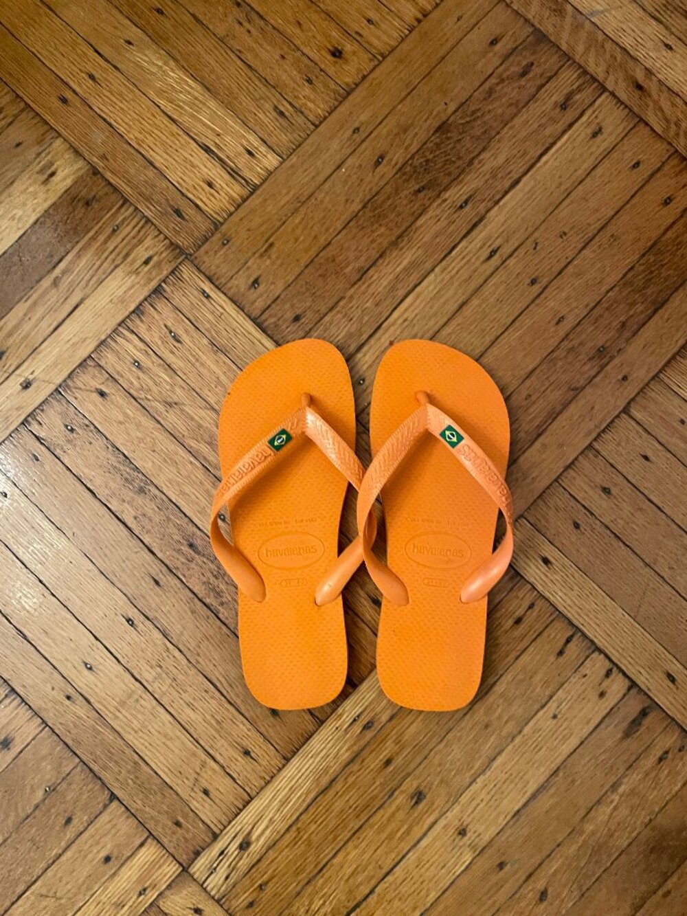 New York Knicks Havaianas Bright Orange Classic Flip Flops with Brazilian Flag